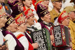 Акция стартовала 18 апреля и продлится до 10 мая. В этом году Татарстан поставил перед собой амбициозную цель – стать федеральным лицом проекта, и съемка хорового исполнения на русском и татарском языках стала центральным событием региональной программы.