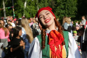 В парке у ДК им. Саид Галиева в казанском поселке Дербышки прошел праздник, приуроченный к Дню защиты детей. С номерами выступили детские коллективы ДК, прошел конкурс рисунков на асфальте. К празднику была приурочена фотовыставка народной фотосудии «Казан».