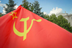 Геннадий Зюганов в Казани возложил цветы к памятнику Ленина