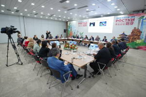 В рамках международного форума «РОСТКИ» прошла медиасессия «Россия – Китай: единый медийный код как основа для конструирования общего будущего». В дискуссии приняли участие представители порядка ведущих 20 СМИ из Китая: «Синьхуа», Шанхайская медиа группа, телеканал «Феникс», Федерация экономических СМИ Китая» и другие.
