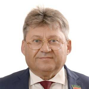 Гендиректор Набережночелнинского картонно-бумажного комбината, депутат Госсовета РТ VII созыва