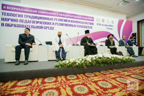 «Условие стабильного развития»: в Казани эксперты обсудили роль теологии в образовании