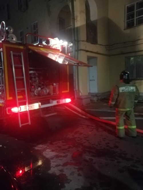 Троих жильцов спасли из ночного пожара в казанской трехэтажке