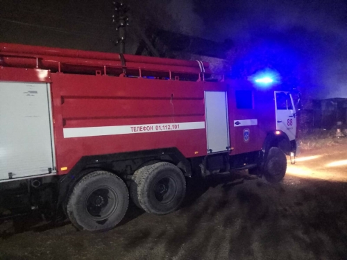 Двое мужчин отравились угарным газом на пожаре в Заинске