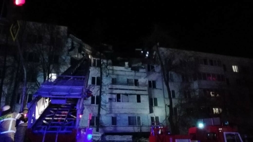 МЧС: Под завалами дома в Челнах, где произошел взрыв, находятся два человека