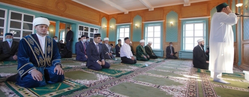 «Она как путеводный маяк»: Минниханов открыл старейшую мечеть после реставрации