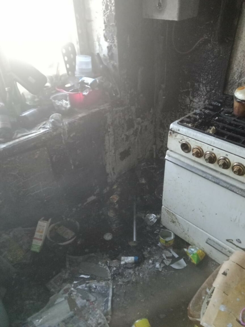 Женщину спасли из горящей квартиры в центре Казани