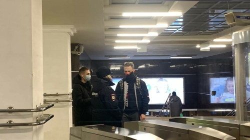 За полчаса рейда полицейским в Казани попались пять пассажиров метро без масок