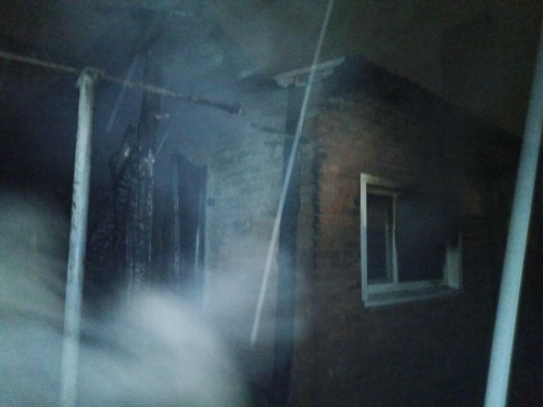 Два человека погибли в ночном пожаре в Чистополе, их личности устанавливаются
