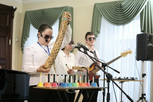 В Казанской консерватории выступили музыканты, «знающие мир только на ощупь»