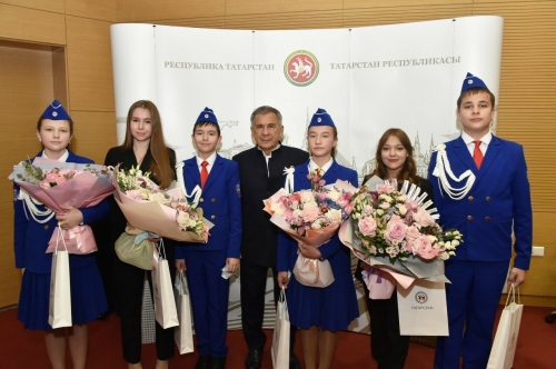Рустам Минниханов поздравил ребят из Татарстана с победой в конкурсе «Безопасное колесо»