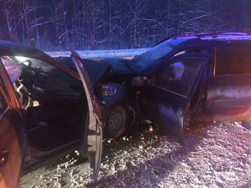 Оба водителя пострадали в лобовом столкновении двух легковушек в Нижнекамске