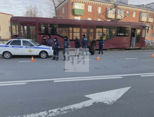 Появилось видео момента наезда трамвая на девочку в Казани