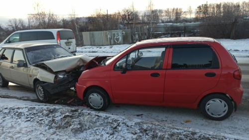 В Елабуге лоб в лоб столкнулись две легковушки, оба водителя в больнице