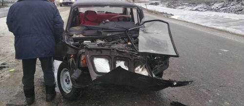 Мужчина и женщина получили травмы в лобовом столкновении двух авто в РТ