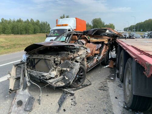 Погиб водитель, влетевший на BMW под грузовик на трассе под Казанью