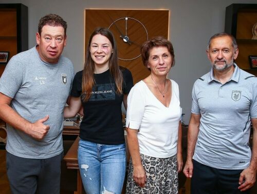 Олимпийская чемпионка Марта Мартьянова побывала на базе футбольного клуба «Рубин»