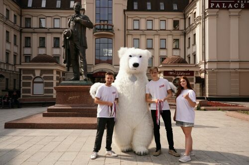 Активисты «Молодой гвардии» раздали татарстанцам 10 тыс. ленточек с российским триколором