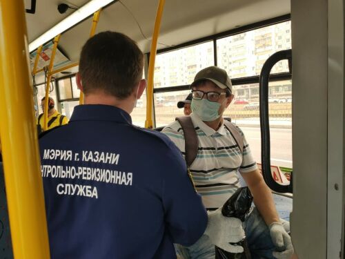 «Вместо билетов раздавал фантики»: в Казанском транспорте проводят рейды на безбилетников