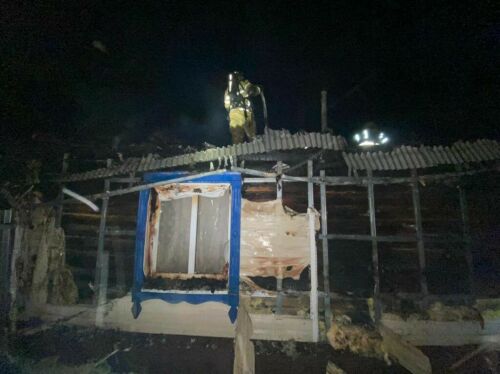 Очевидцы спасли соседа из охваченного огнем дома в поселке под Казанью