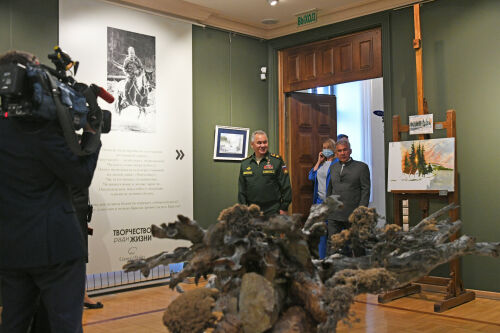 Шойгу побывал на выставке собственных работ в Казанском Кремле