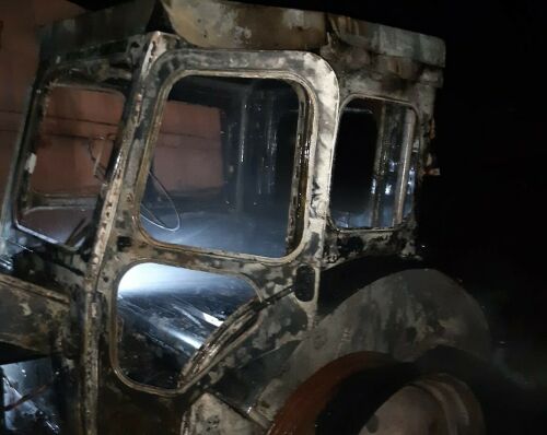 На трассе в Менделеевском районе сгорел трактор без номеров