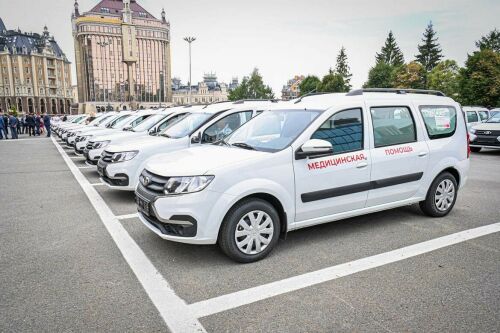 Алексей Песошин вручил районным больницам Татарстана 70 новых автомобилей