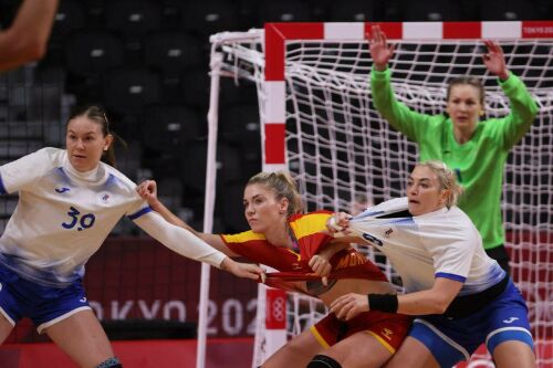 Женская сборная России по гандболу обыграла Черногорию и вышла в полуфинал Олимпиады