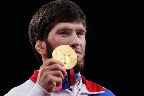 Владимир Путин поздравил борца Завура Угуева с золотом токийской Олимпиады