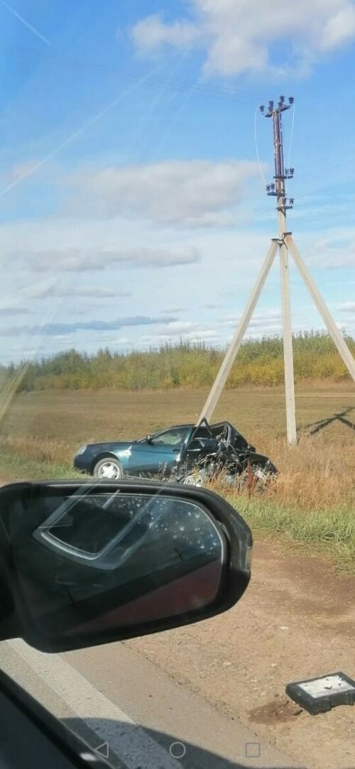 Иномарка в РТ снесла легковушку, которая остановилась на поворот, четверо пострадали