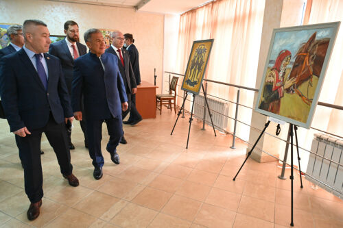 Минниханов и Баринов ознакомились с работой Дома дружбы и Ассамблеи народов Татарстана