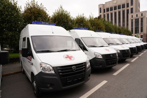 «Самое главное — надежные»: больницам Татарстана подарили новые автомобили скорой помощи