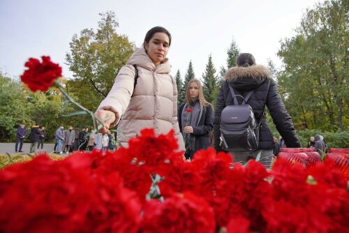 В Казани организовали мемориал в память о погибших при стрельбе в Перми