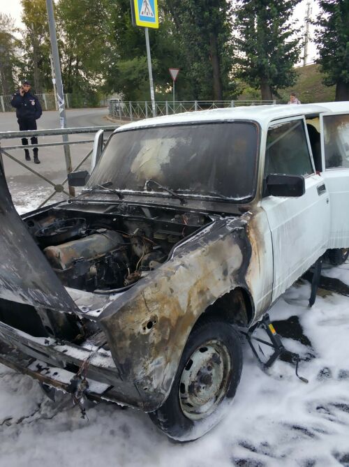 Утром в центре Казани на ходу загорелась легковушка
