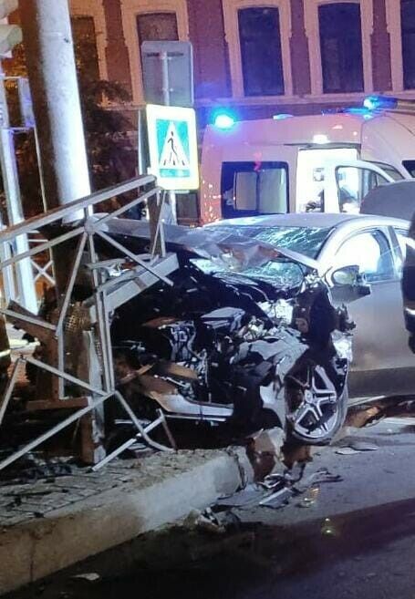 Устроивший ночное ДТП в центре Казани водитель Mercedes был пьян и без прав