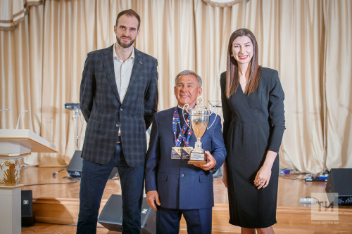 Рустам Минниханов: 2021 год порадовал нас успехами татарстанских волейбольных клубов