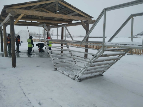 В Челнах сотрудники МЧС готовят купель к крещенским купаниям