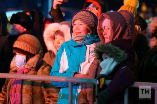 На праздничной площадке около Чаши встретили Новый год 34 тыс. жителей и гостей Казани