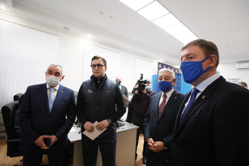 Турчак и Мухаметшин осмотрели Центр цифровых компетенций «Единой России» в Казани