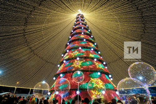 Новогодняя елка у казанской Чаши оказалась одной из самых высоких в России