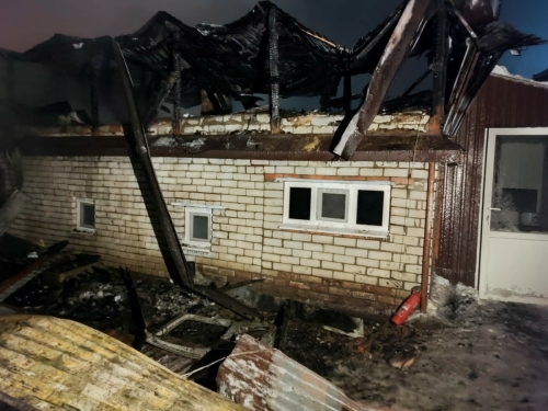 Мужчина получил серьезные ожоги на пожаре в поселке под Казанью
