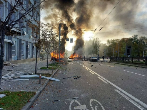 Взрывы прогремели в крупных городах Украины и ЛДНР