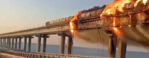 Взрыв на Крымском мосту: что известно о ЧП на основной транспортной артерии полуострова