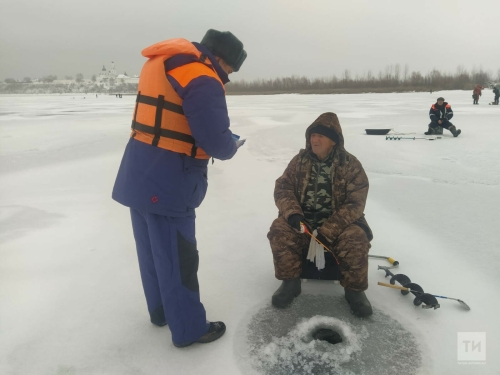 За день в Зеленодольском районе оштрафовали 6 рыбаков, вышедших на тонкий лед
