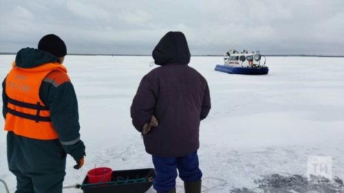 В Татарстане спасатели помогли рыбаку, которому стало плохо с сердцем посреди реки