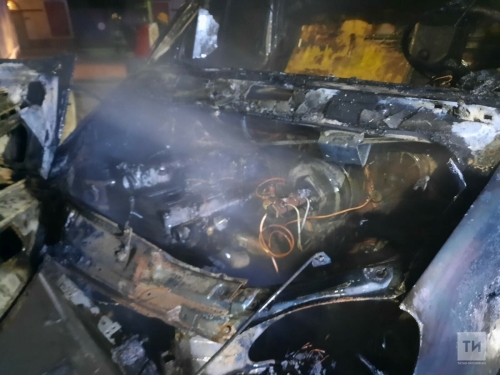 Под Казанью на ходу вспыхнула «ГАЗель», мотор авто сгорел полностью