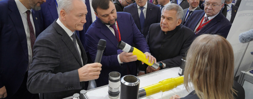 «Раз они делают, чем мы хуже?»: Минниханов познакомил Пушилина с машпромом Татарстана