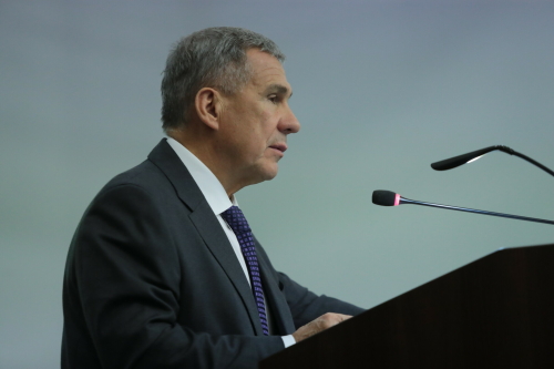 Рустам Минниханов поздравил татарстанцев с Международным днем родного языка