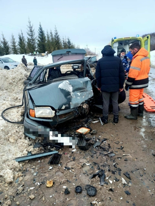 Супруги получили травмы в лобовом ДТП в Мензелинском районе Татарстана