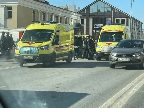 В центре Казани произошло массовое ДТП с машиной скорой помощи, есть пострадавшие